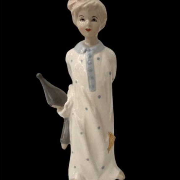 ROYAL DUX BOHEMIA PORCELAIN GIRL IN NIGHTGOWN FIGURINE - Picture 1 of 7